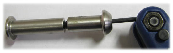 Assembling hinge pin with set screw