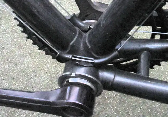 Cable guides above bottom bracket