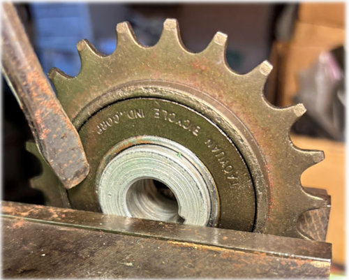 Tightening the cover plate