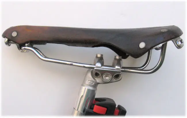 Swallow saddle on two-bolt seatpost