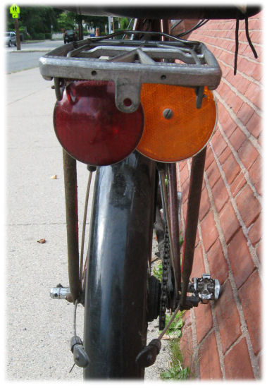 Pletscher rack with taillight and rear reflector