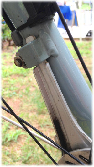 Rollerbrake fitting on front fork