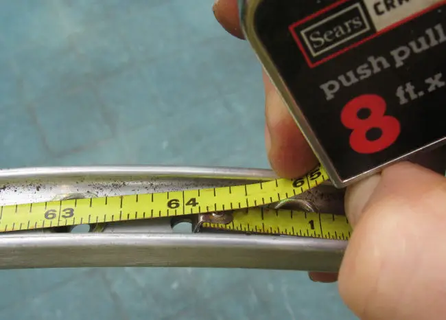 Measuring the circumference of a rim