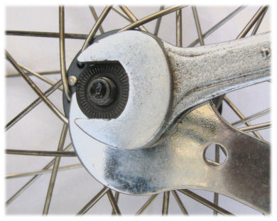 Bike best sale hub wrench