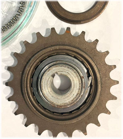 Freewheel with bearign balls removed