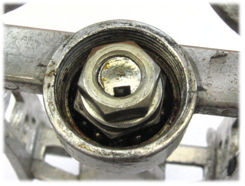 parts revealed after removing the dustcap
