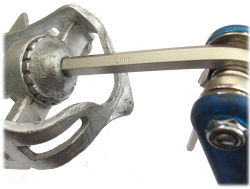 Removing a pedal dustcap