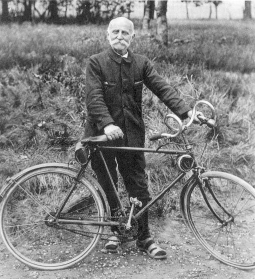 Velocio in sandals