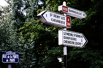 signs in Chevreuse